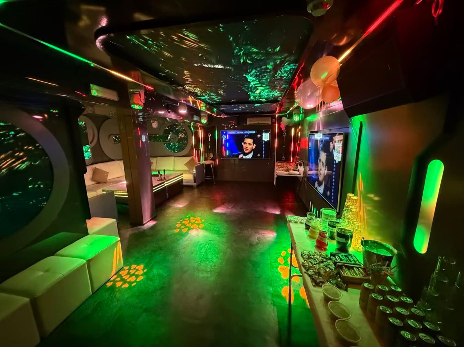 Grand VIP Suite karaoke room